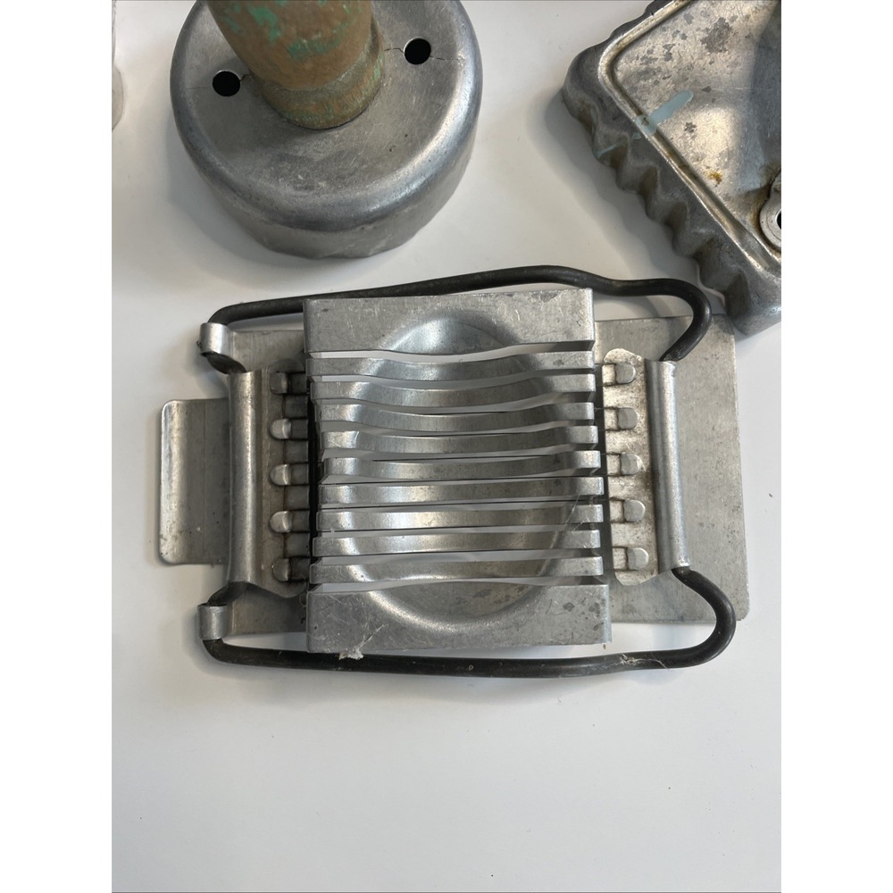 Vintage Aluminum Kitchen Tool Lot Farmhouse Primitive Decor Egg Slicer Cutters - Picture 2 of 9